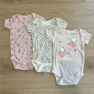 Gerber 3-pack onesies 6-9 months